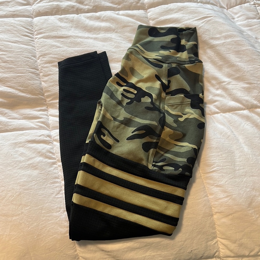 Bombshell Sportswear camo leggings